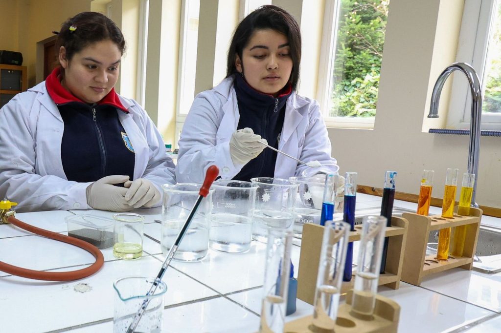 laboratorio-ciencias-panguipulli.jpg